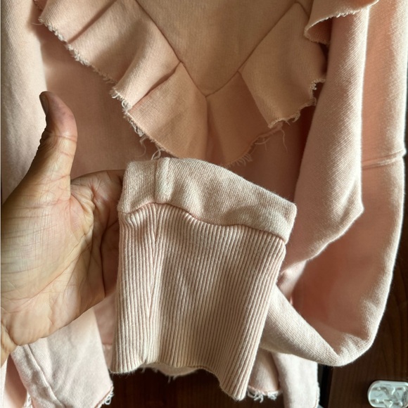 Free people beautiful and clean sweater top! - Picture 5 of 6